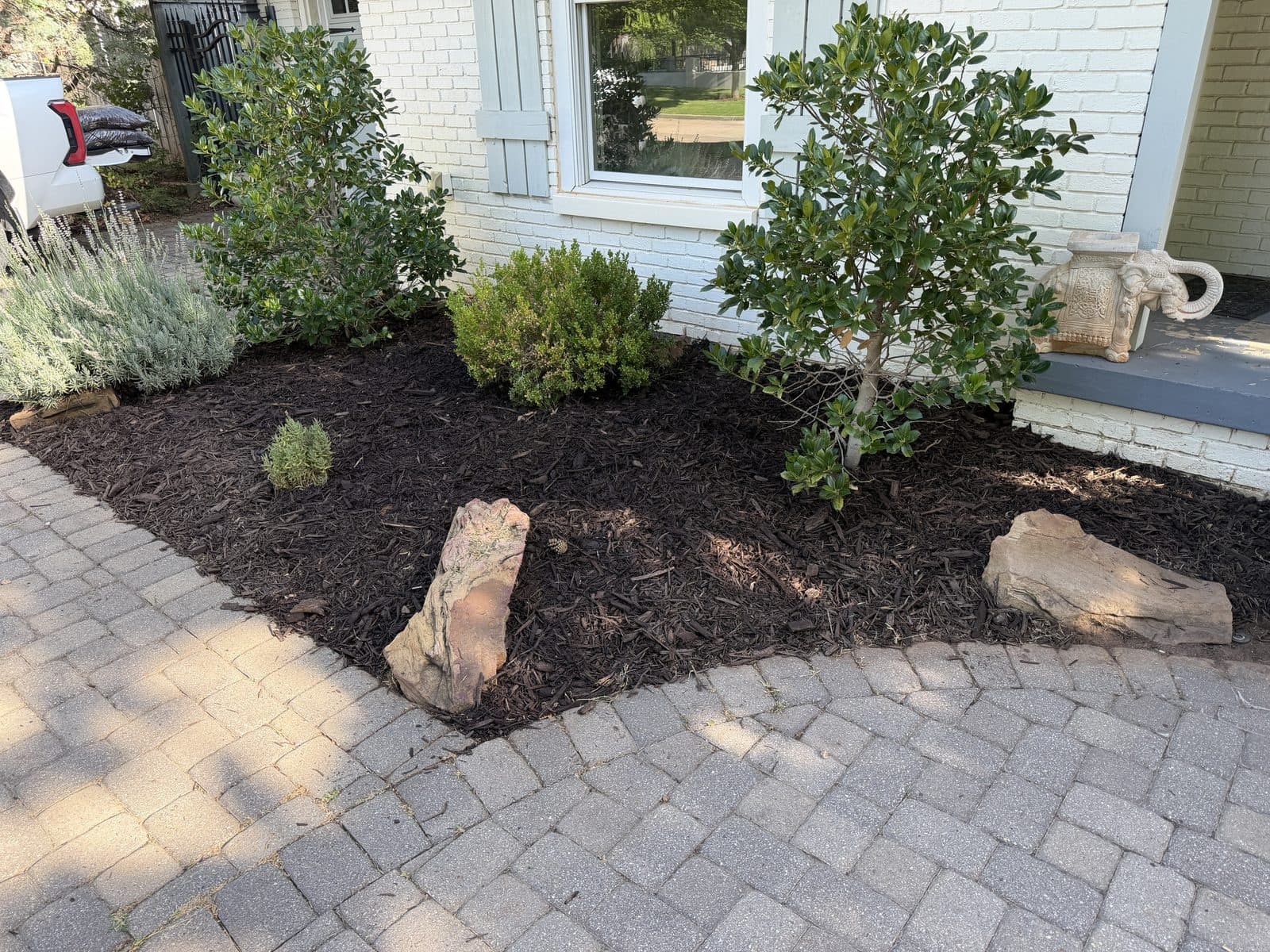 Front bed cleanup and re-mulch, Edmond, after