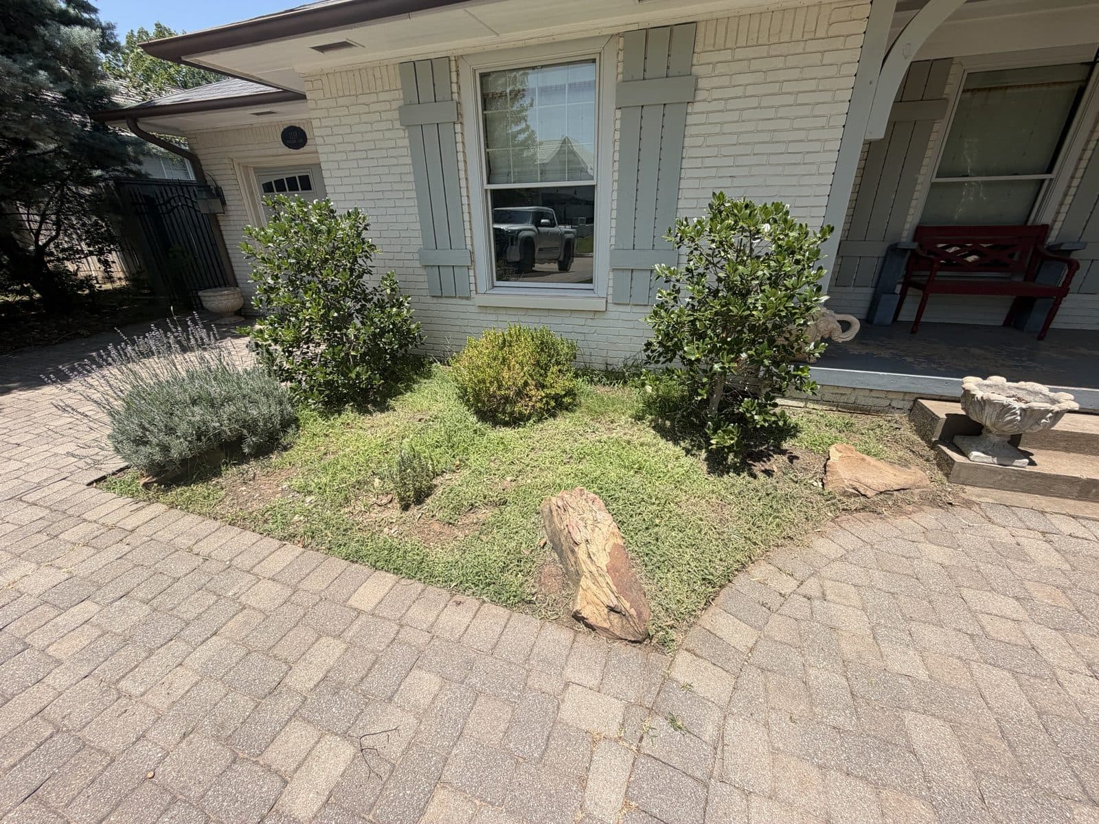 Front bed cleanup and re-mulch, Edmond, before
